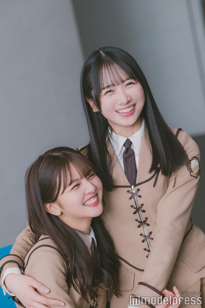 山下葉留花、上村ひなの/取材は2人で実施(C)モデルプレス