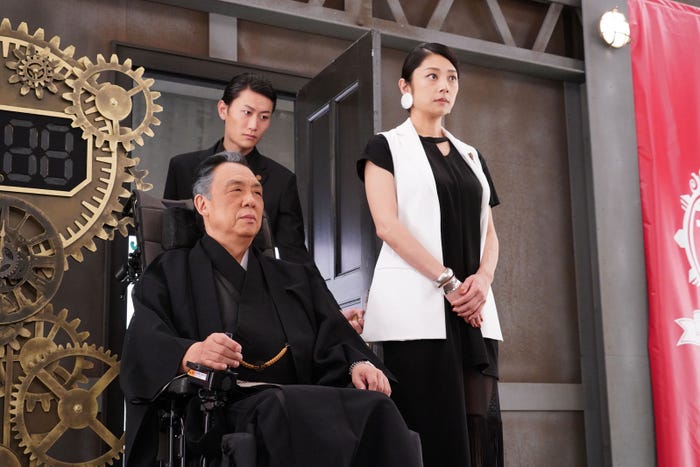 梅沢富美男・小池栄子/「ゼロ 一獲千金ゲーム」第3話より(C)日本テレビ