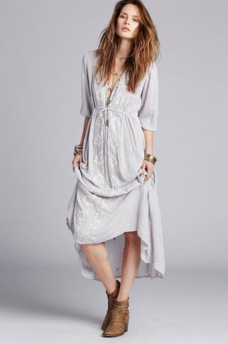 フラワー刺しゅう八分袖マキシワンピース「Free People」28,620円（税込）