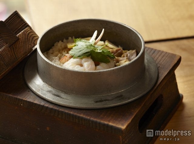 「五色」は30年以上研究を重ねて生み出した釜飯が名物