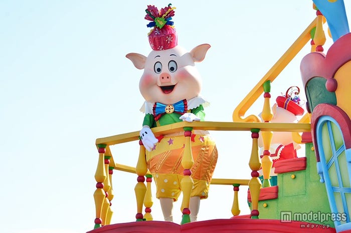 「ディズニー・サンタヴィレッジ・パレード」三匹の子ぶた(ファイファー)