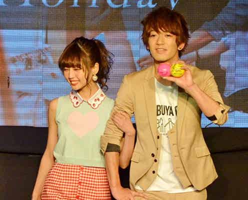 中村里砂&大倉士門、腕組み密着ランウェイに黄色い歓声