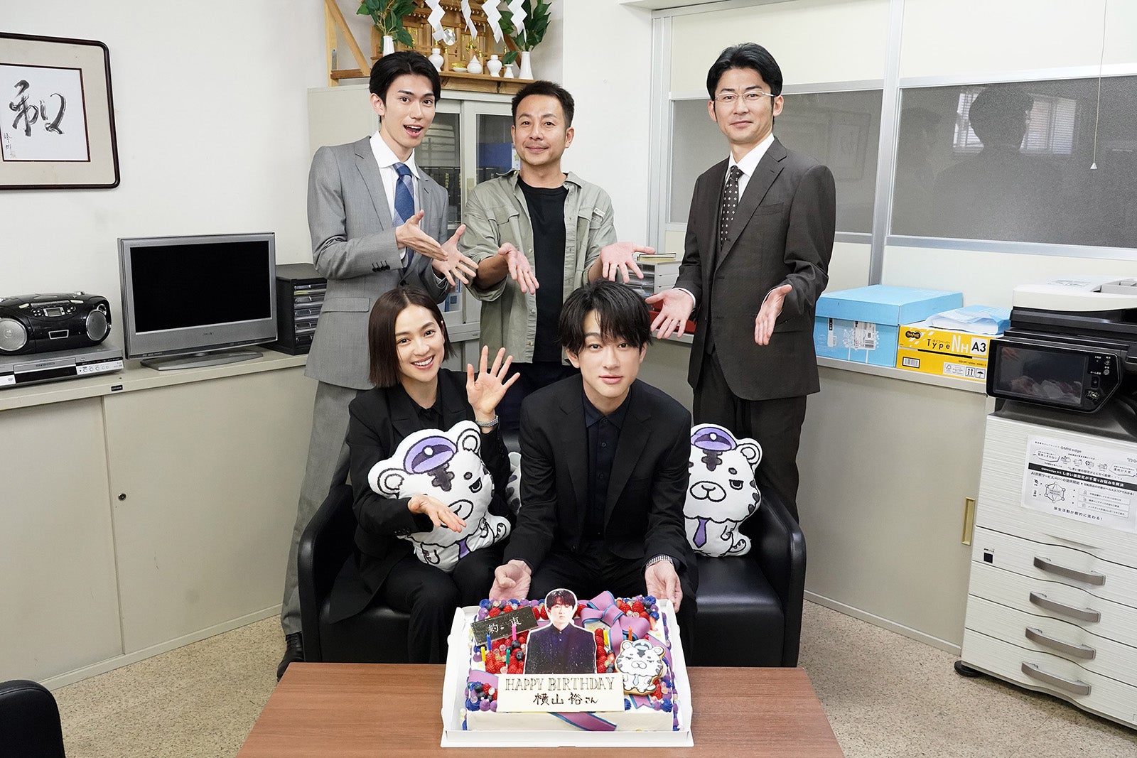 SUPER EIGHT横山裕、“約束ケーキ”でバースデーサプライズ「わたくしはいつ結婚しますか」＜約束 ～16年目の真実～＞