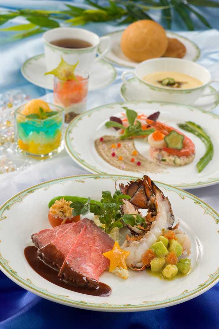 スペシャルディナーコース(C)Disney