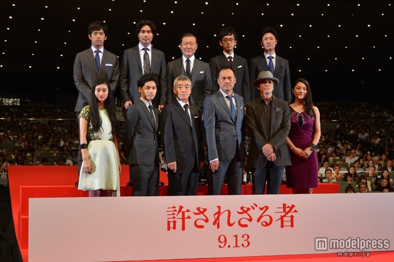 （前列左より）忽那汐里、柳楽優弥、柄本明、渡辺謙、佐藤浩市、小池栄子（後列左より）三浦貴大、小澤征悦、國村隼、滝藤賢一、李相日監督