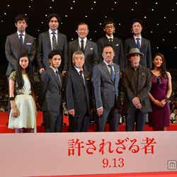 (前列左より)忽那汐里、柳楽優弥、柄本明、渡辺謙、佐藤浩市、小池栄子(後列左より)三浦貴大、小澤征悦、國村隼、滝藤賢一、李相日監督