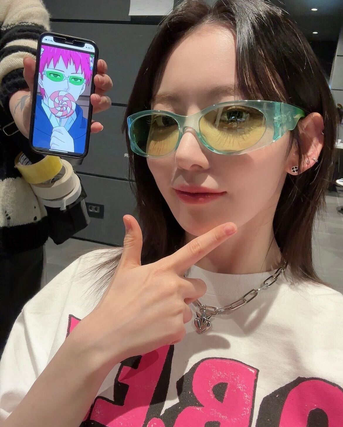 宮脇咲良、サングラスショットが“斉木楠雄”そっくり？「確かに似てる」「何しても可愛い」と反響