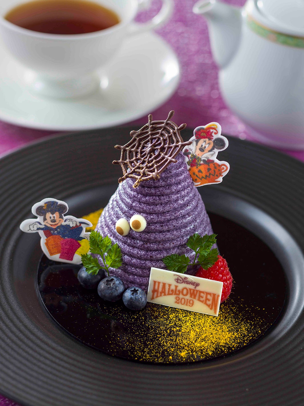 ハイピリオン・ラウンジ（ロビーラウンジ）ケーキセット／1700円（C）Disney