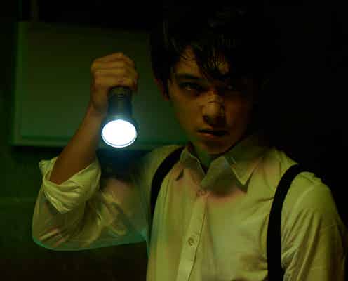 吉沢亮がブラッド・ピット「セブン」をオマージュ 映画12作品の世界に浸るカレンダー<未収録アザーカット>