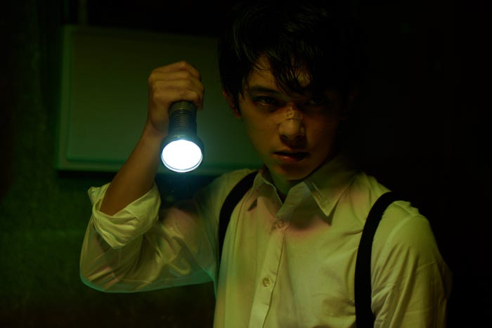 【未収録アザーカット】吉沢亮がブラッド・ピット「セブン」をオマージュ/「吉沢 亮 2018.4→2019.3 カレンダー」より(提供写真)