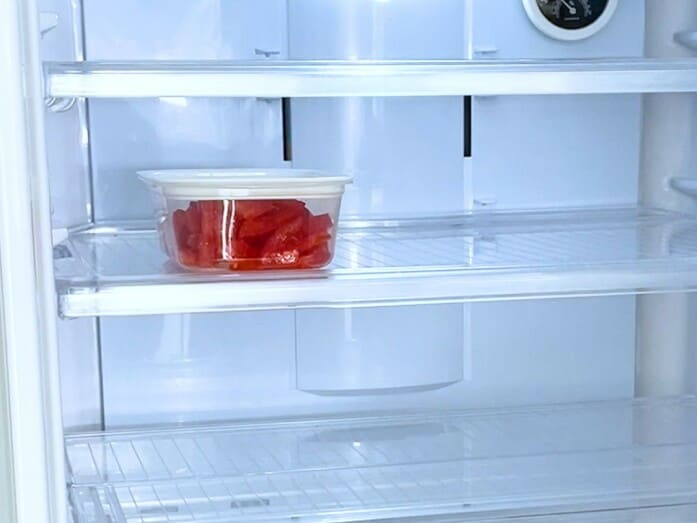 カット後は冷蔵室へ