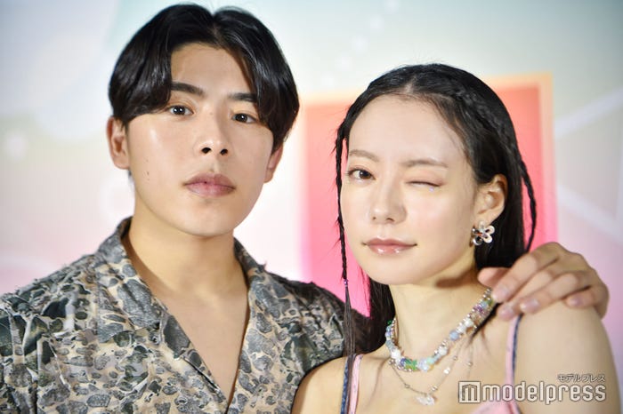 なこなこカップル(C)モデルプレス