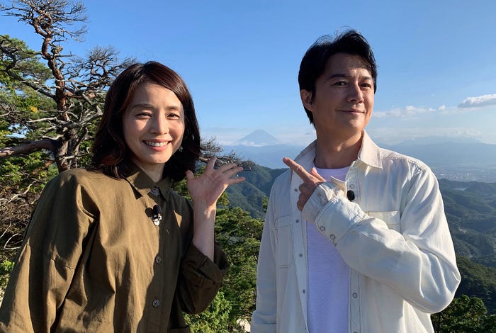 石田ゆり子、福山雅治 (C)TBS