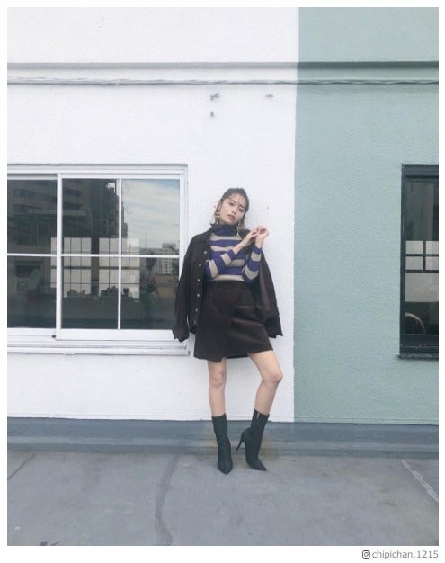 近藤千尋、ミニスカートから伸びる美脚に称賛の声「脚きれい」「ママとは思えないスタイル」