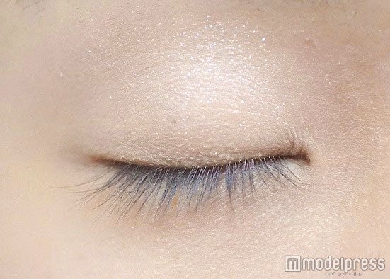 アイホール全体にシルバーをON／写真・MAKO（C）モデルプレス