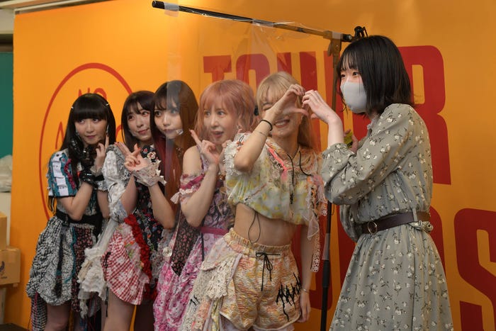 「ZOC BIBLE(ゾックバイブル)」の発売記念サイン本お渡し会の様子(提供写真)