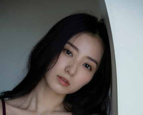 高田里穂、圧倒的美貌とボディで魅せる 11年ぶり撮り下ろしグラビア
