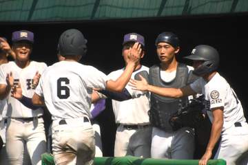 奈良大会 準決勝で天理が7回に打線が爆発でコールド勝利 2年連続44回目の決勝進出