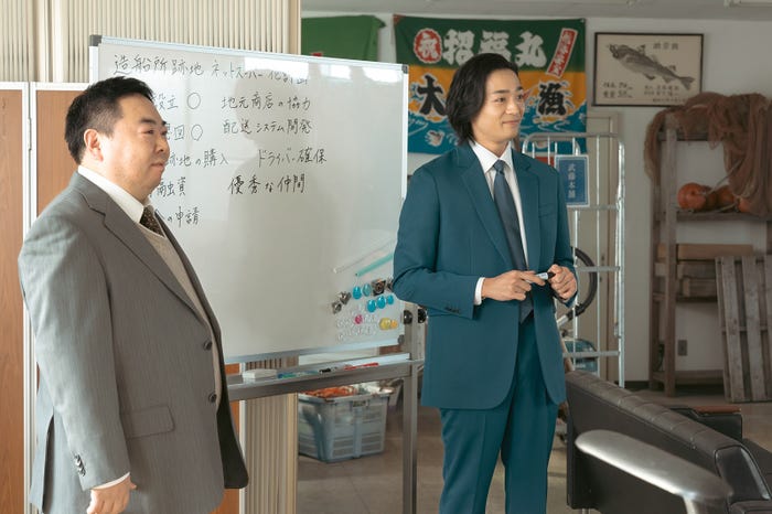 塚地武雅、竜星涼「スタンドUPスタート」第6話より(C)フジテレビ