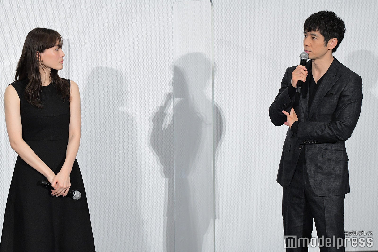 綾瀬はるか、西島秀俊 （C）モデルプレス