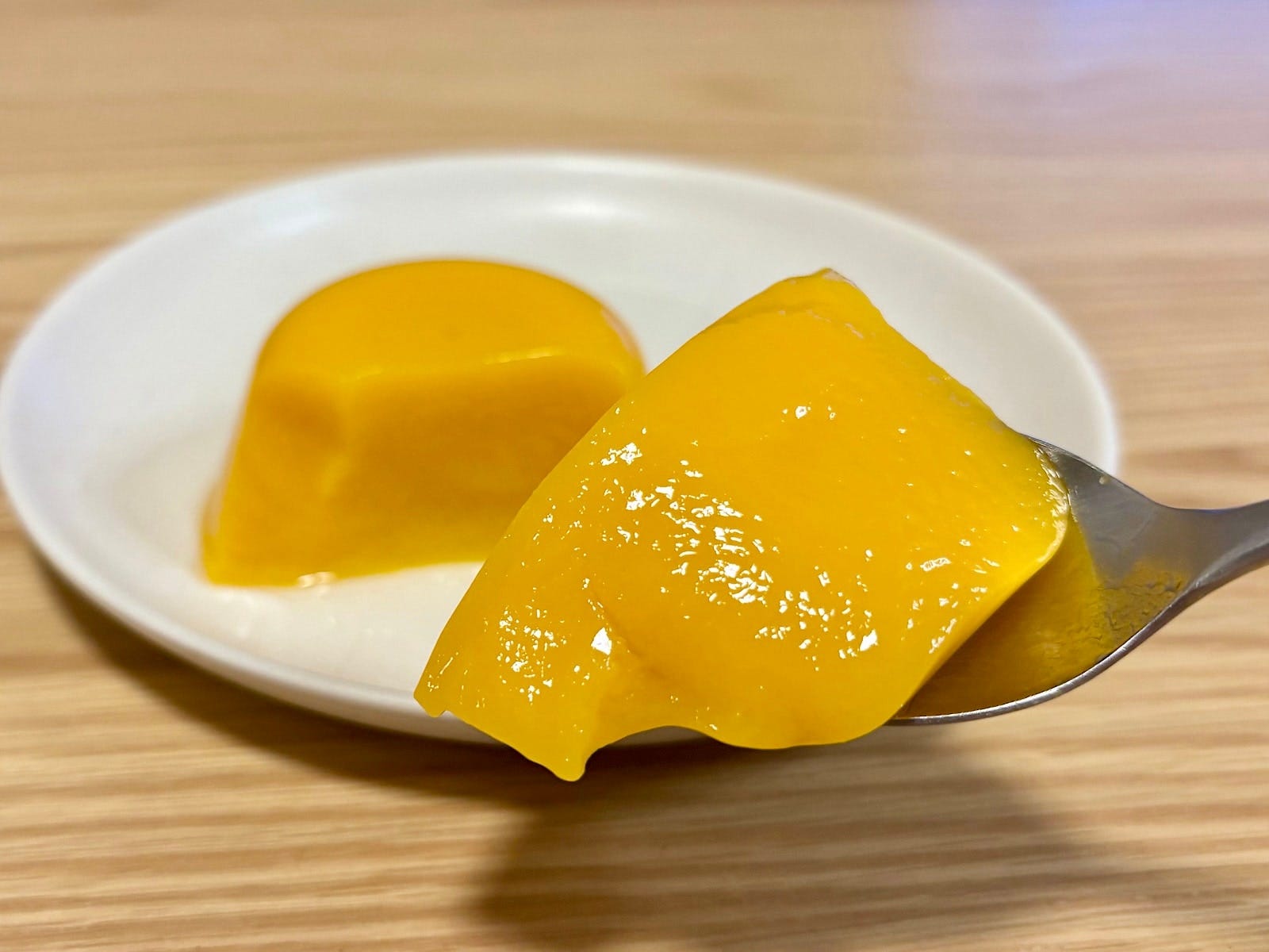 しっかり冷やしてから食べるのがポイント。マンゴーならではのジューシーなおいしさを満喫できます