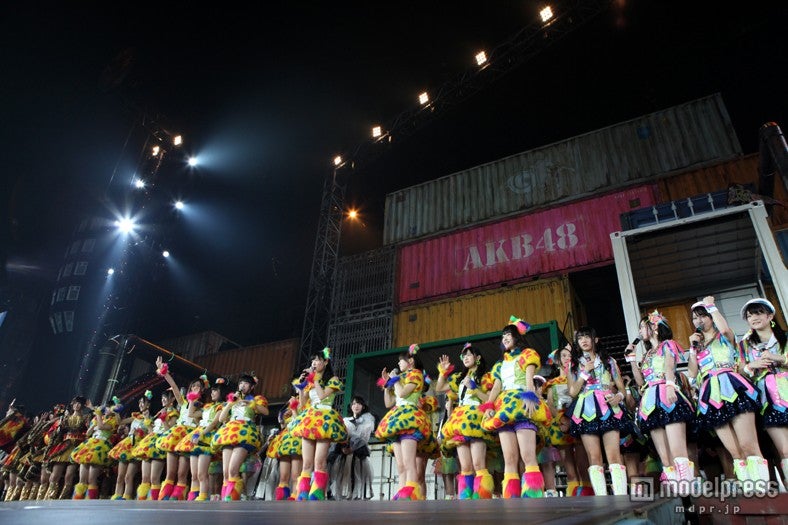 「AKB48 2013真夏のドームツアー～まだまだ、やらなきゃいけないことがある～」福岡公演1日目より（C）AKS
