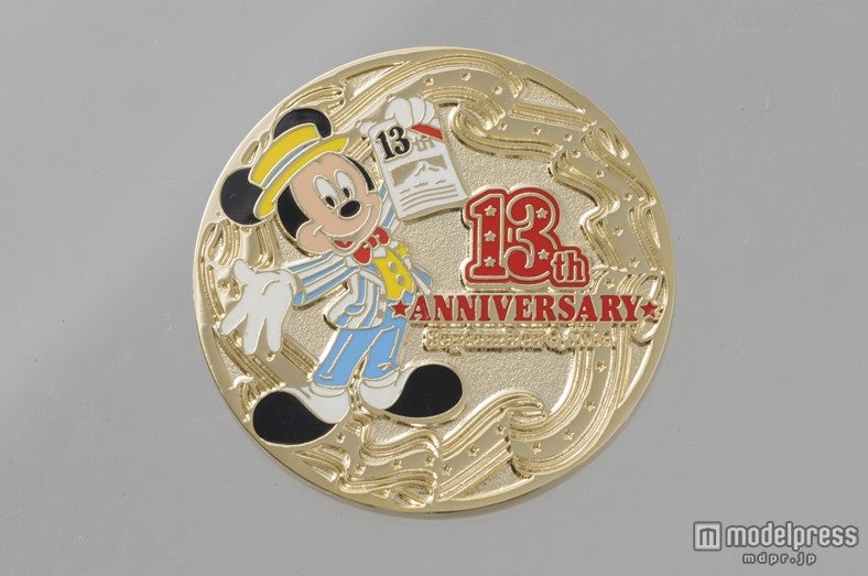 メダル￥1000／（C）Disney