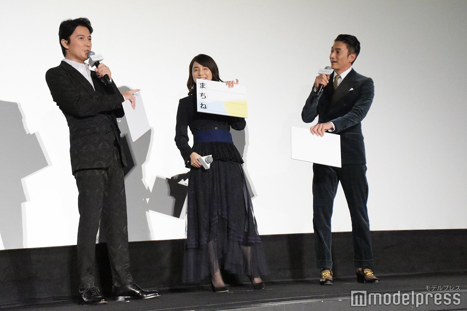 （左から）福山雅治、石田ゆり子、伊勢谷友介（C）モデルプレス