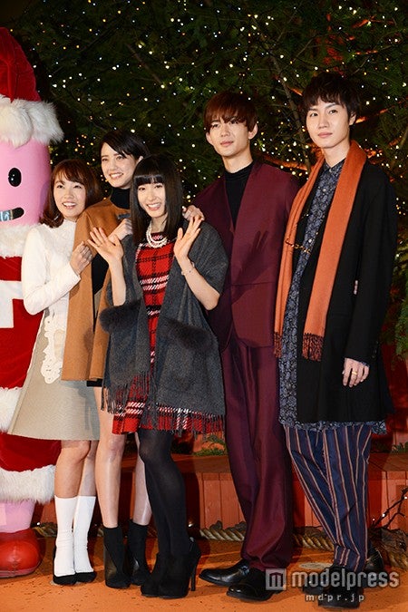 左より：清水くるみ、山崎紘菜、土屋太鳳、竜星涼、桜田通