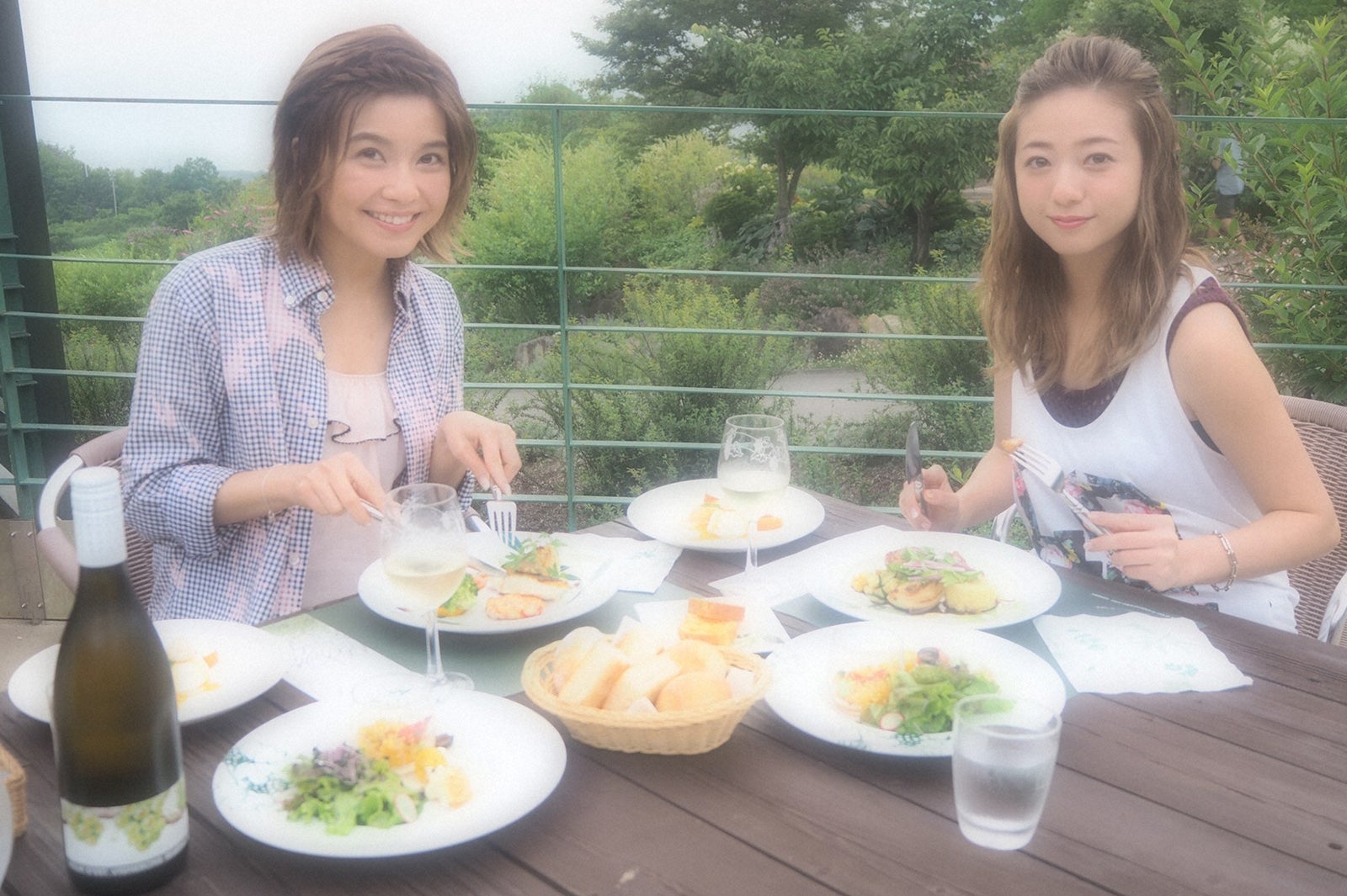 （左から）宇野実彩子、伊藤千晃／画像提供：TBS