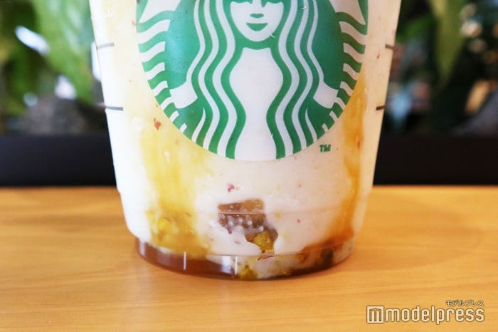 カップの底にも「ミックストッピング」がぎっしり(C)モデルプレス