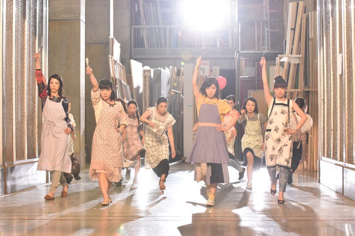 「ウチの夫は仕事ができない」ダンスシーンの様子(C)日本テレビ