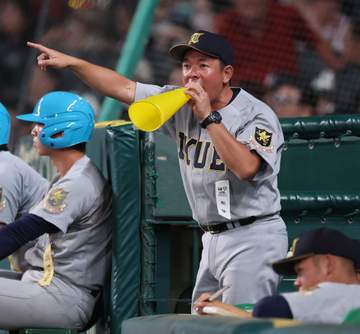 「彼らが味わった最高の夜更かし」仙台育英・須江監督 ナイターの熱戦制す 札幌日大バッテリーに脱帽「攻撃陣が狂いました」