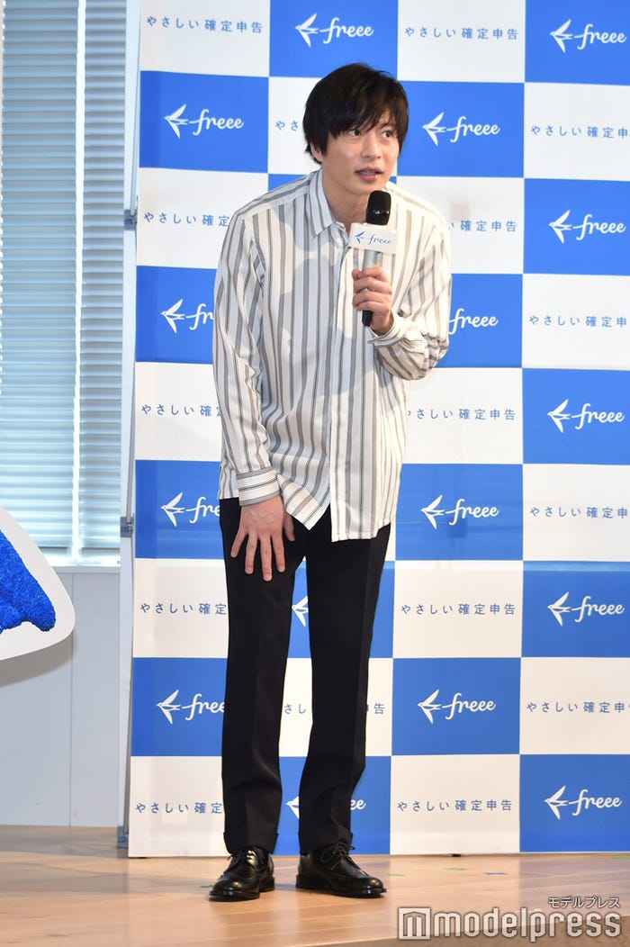 ぺこぺこお辞儀をしていた田中圭(C)モデルプレス