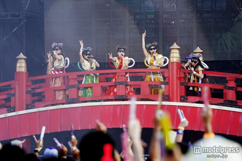 「桃神祭」の様子／Photo by HAJIME KAMIIISAKA＋Z