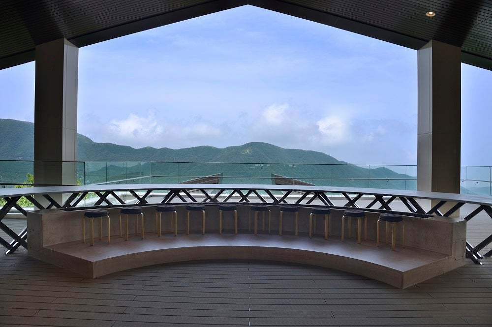 cu-mo箱根（クーモハコネ）絶景テラスに足湯、雲イメージのフードを楽しむ新スポット