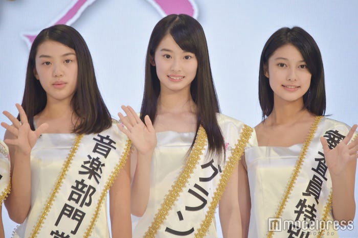 藤田桜恵香さん、井本彩花さん、玉田志織さん(C)モデルプレス