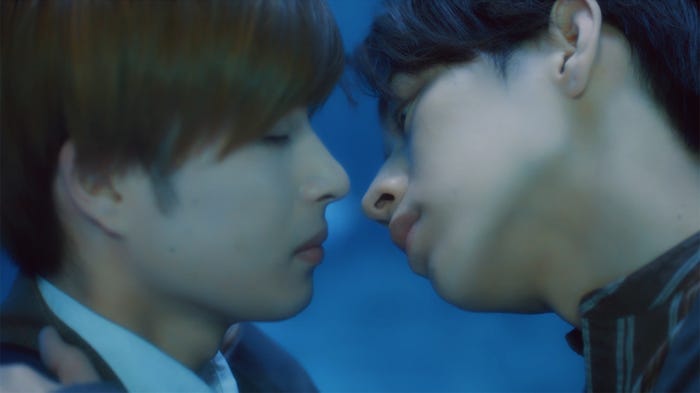 曽田陵介、佐藤友祐 (C)「不幸くんはキスするしかない!」製作委員会・MBS