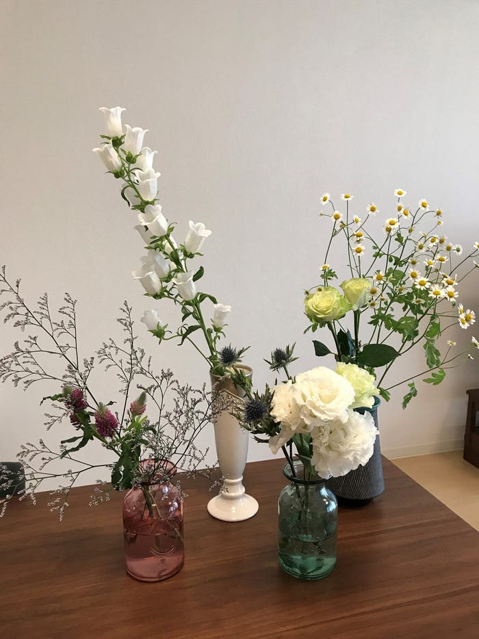 こう見えて、お花好きです。色んなお花を家に飾っています。ナチュラルな色合いのものがマイブーム(提供写真)