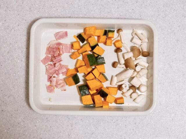 かぼちゃリゾット　作り方　具を刻む