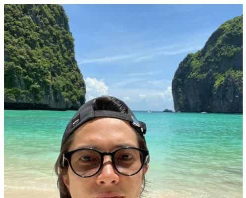 山下智久“2年ぶり”長期休暇満喫 海でのプライベートショット&帰国報告に反響