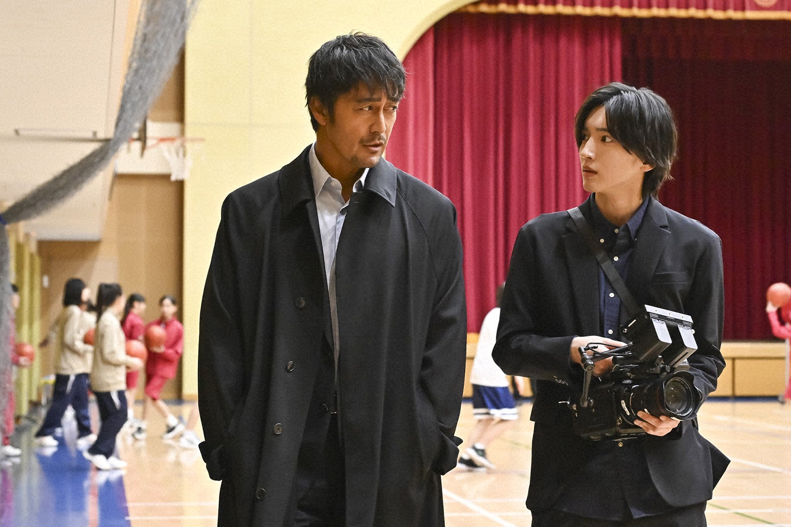 阿部寛、道枝駿佑「キャスター」第4話（C）TBS