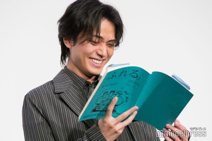 生アフレコを披露する永瀬廉(C)モデルプレス