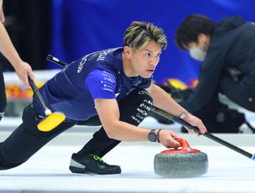 カーリング SC軽井沢ク男泣き2連覇 スキップ山口「圧倒的な強さを4年間示したい」