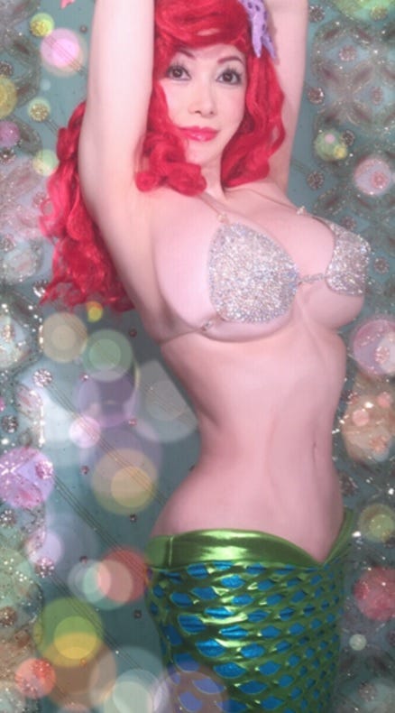 アリエルに扮した叶美香/オフィシャルブログ(ameba)より