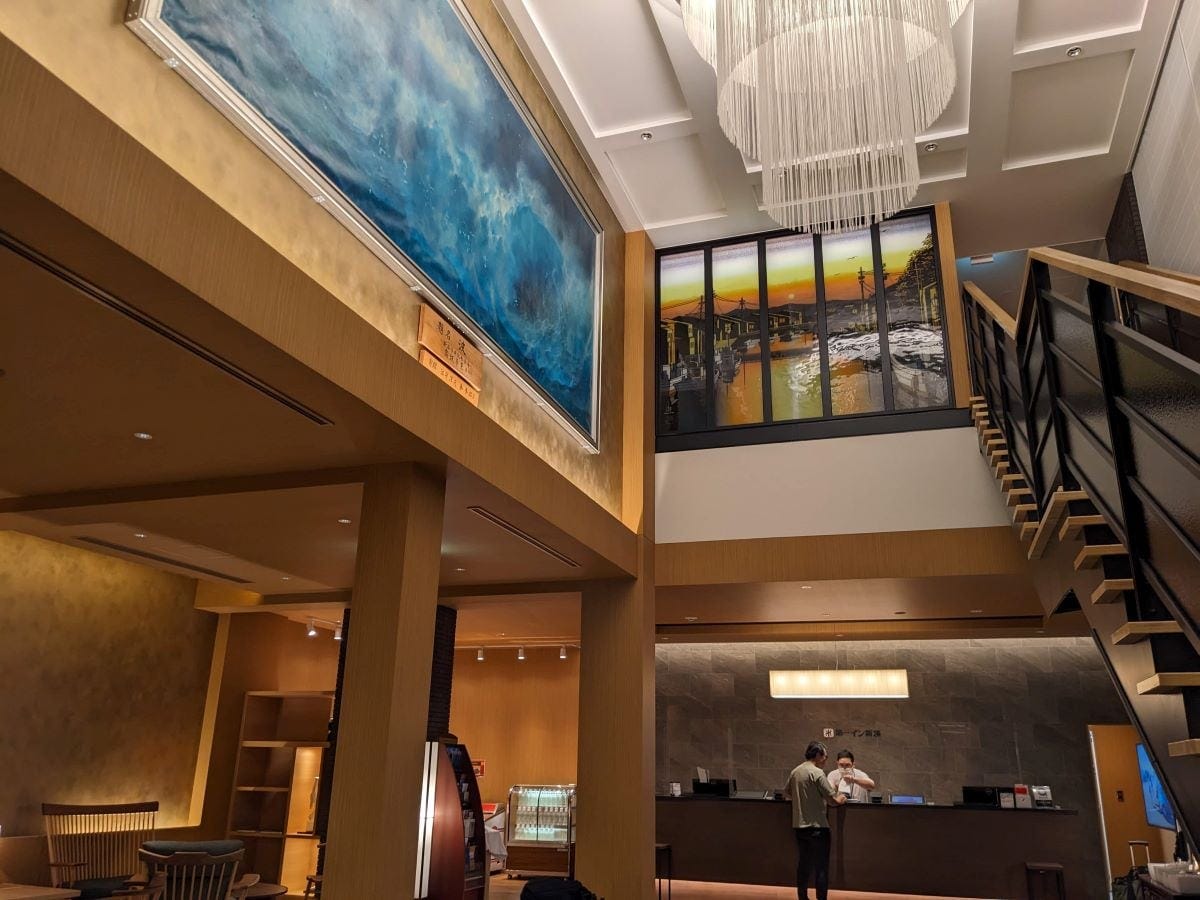 美しく開放感のあるロビー(富山県射水市「第一イン湊町」)