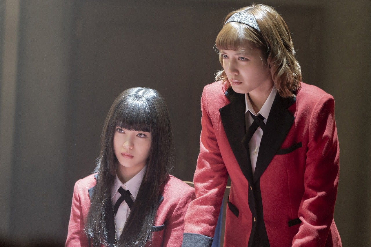 浜辺美波、松田るか（C）2019 河本ほむら・尚村透／SQUARE ENIX・ドラマ「賭ケグルイ2」製作委員会 ・MBS