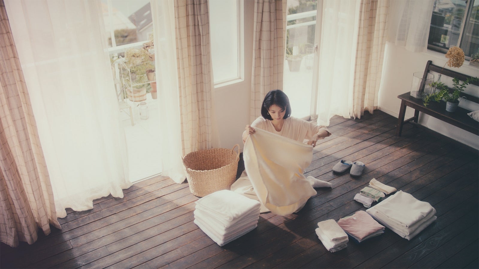 監督と話し合いながら演技パターンを考える一幕も