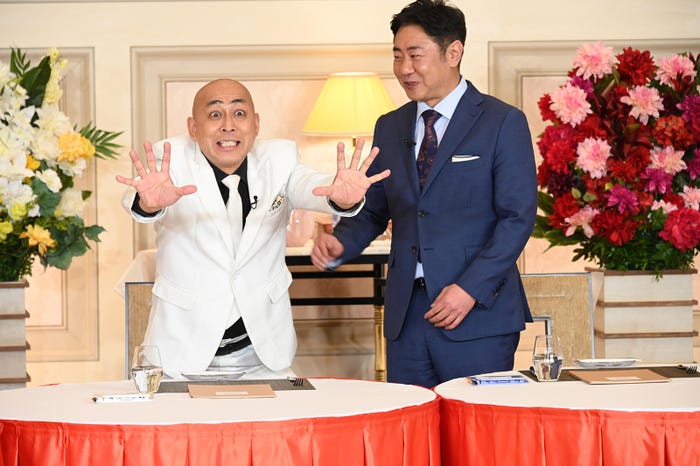 錦鯉(左から)長谷川雅紀、渡辺隆 (C)日本テレビ
