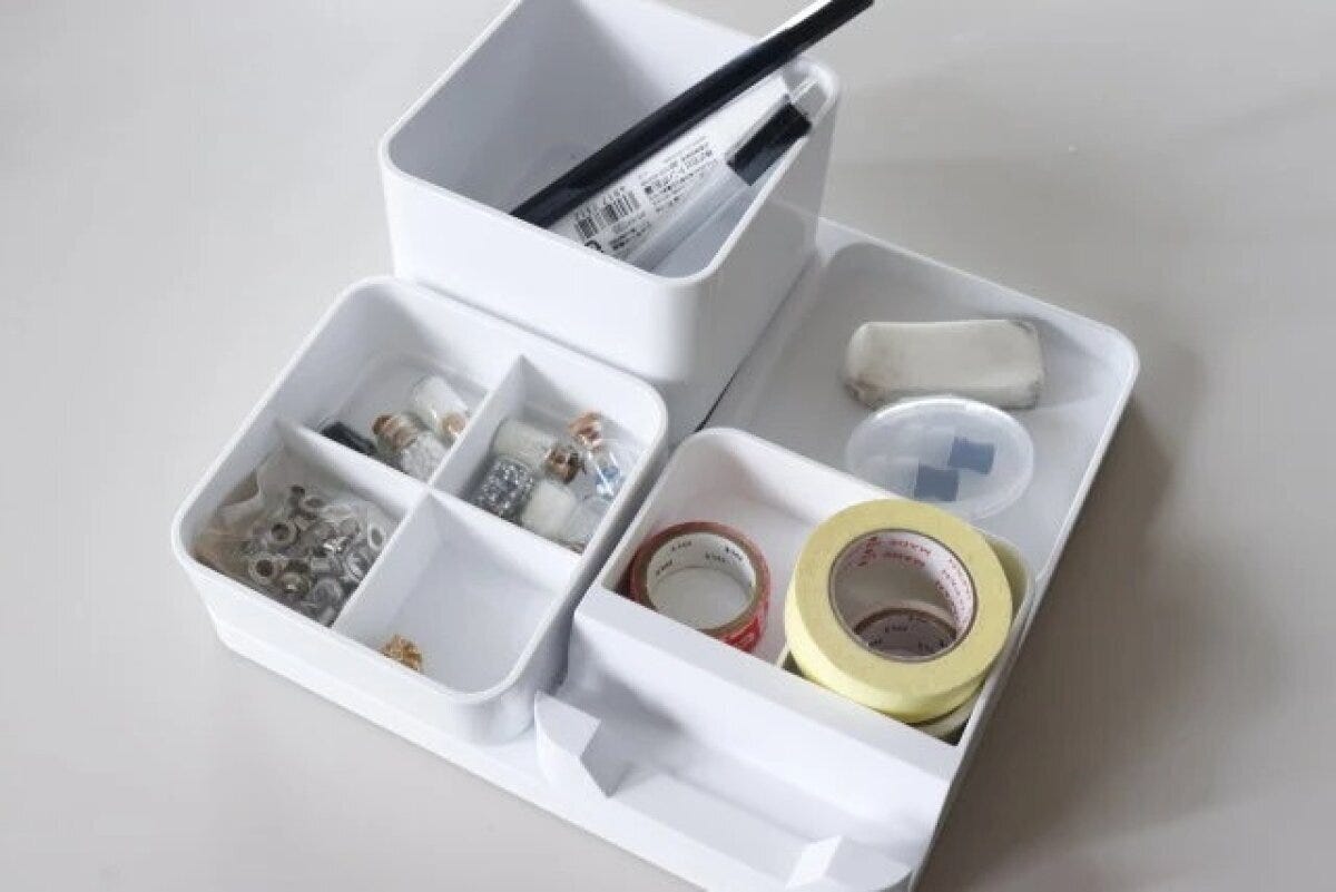 ダイソー　卓上収納ケース（組み立てタイプ、台座、4ブロック）　使用例　組み合わせ